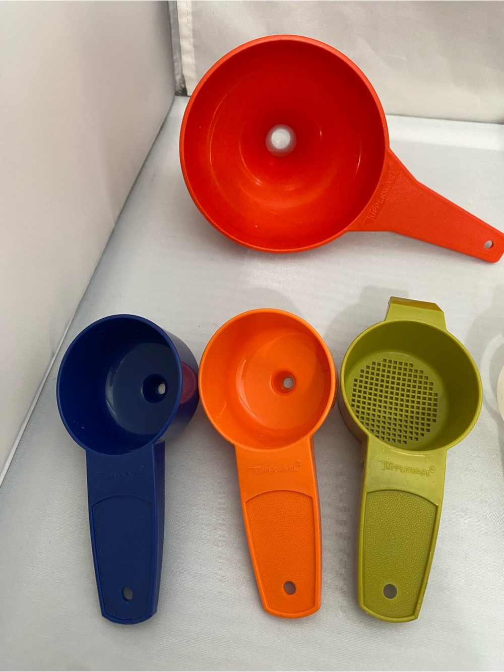 Colorful Tupperware Kitchen Gadgets - Picture 5 of 10